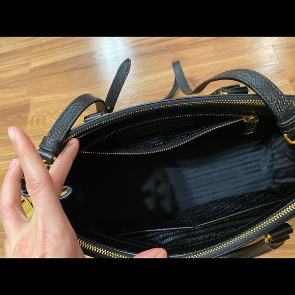 Black Saffiano Prada - medium size - Picture 9 of 12